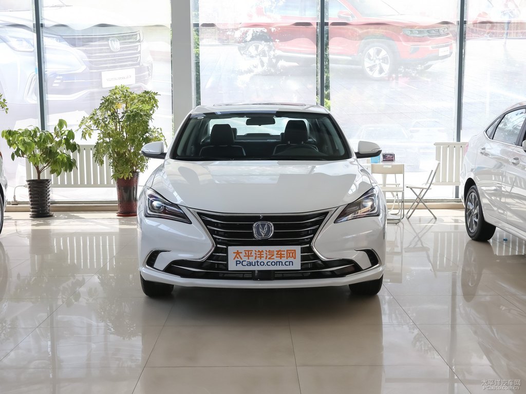 閃光冰晶白逸動整車外觀外觀圖片