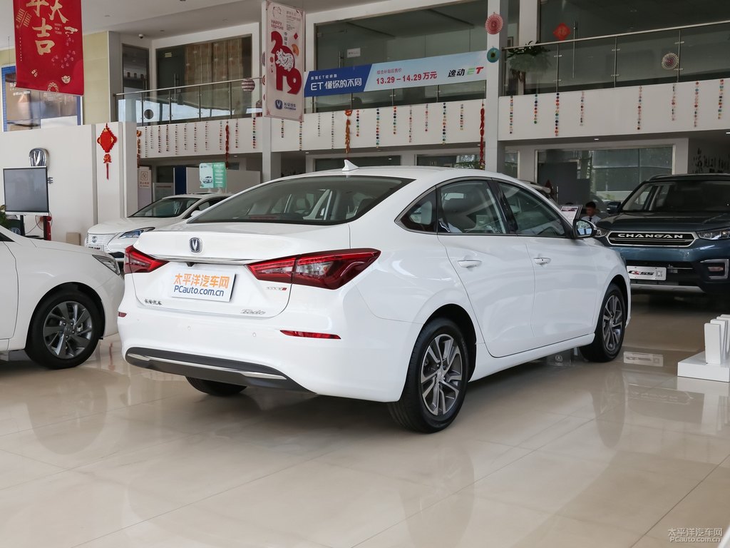 閃光冰晶白逸動(dòng)整車外觀外觀圖片