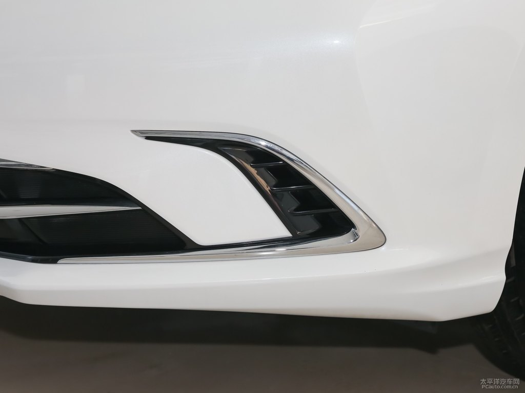 閃光冰晶白逸動(dòng)車頭外觀圖片