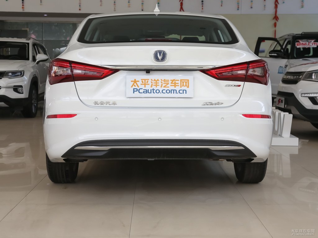 閃光冰晶白逸動(dòng)車(chē)尾外觀圖片