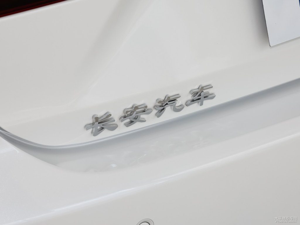 閃光冰晶白逸動(dòng)車(chē)尾外觀圖片