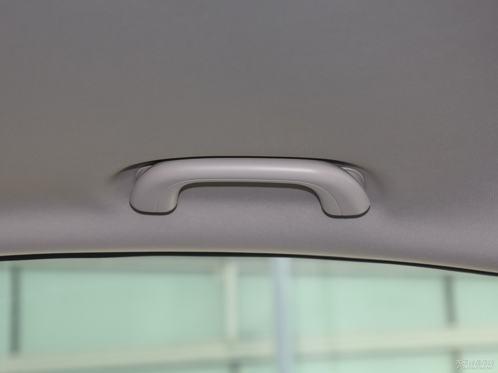 閃光冰晶白逸動車廂內(nèi)飾圖片
