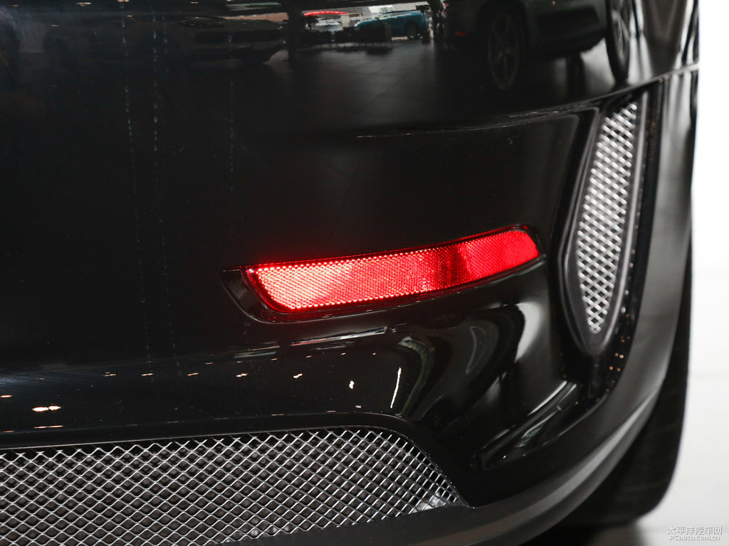 黑色保時(shí)捷911車尾外觀圖片