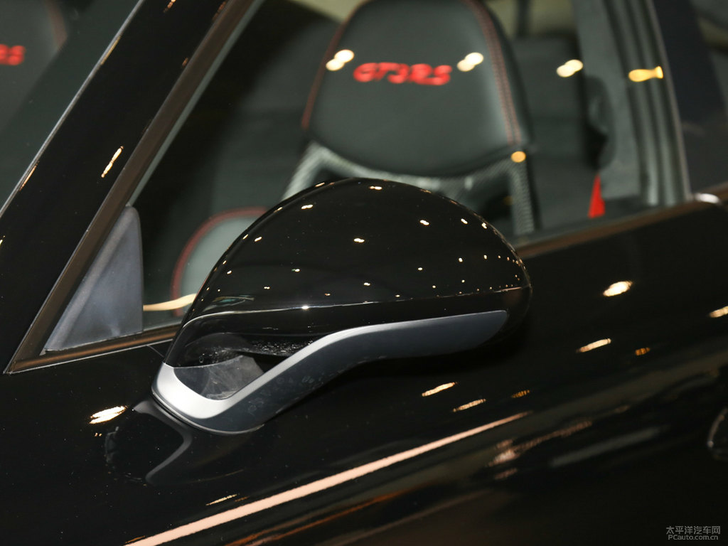 黑色保時捷911車身外觀圖片