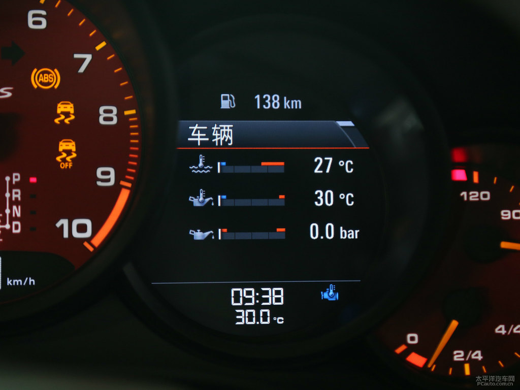 黑色保時捷911中控內(nèi)飾圖片