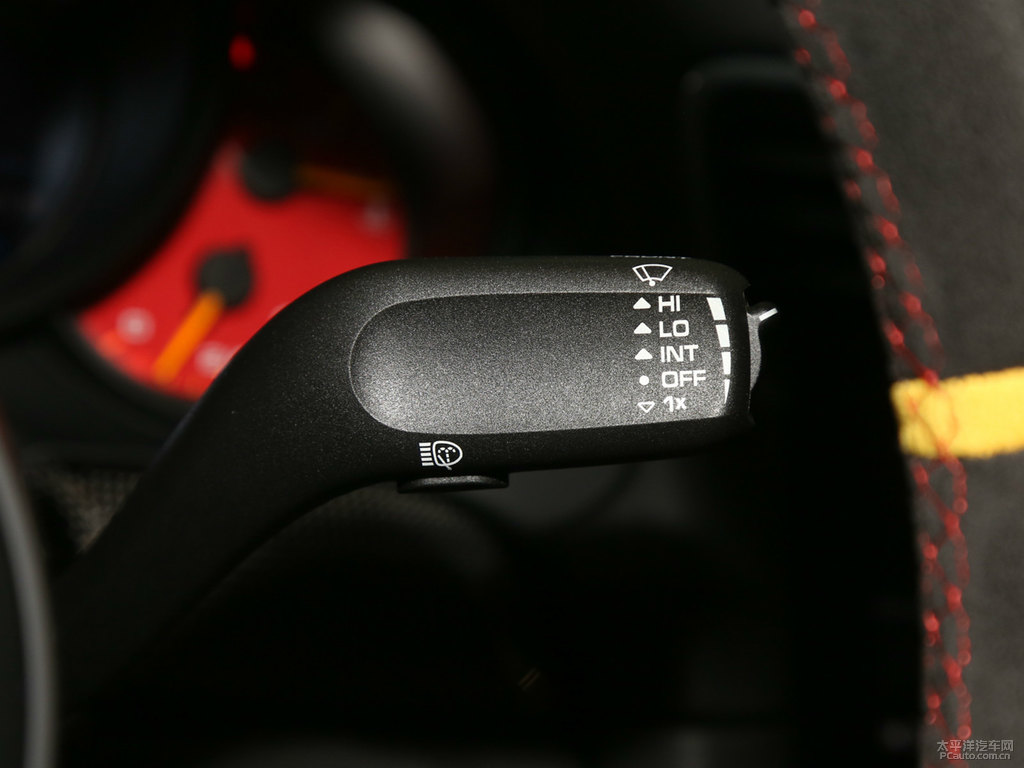 黑色保時(shí)捷911中控內(nèi)飾圖片