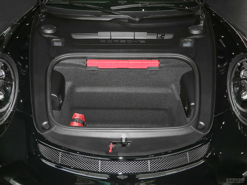 黑色保時(shí)捷911后備廂空間圖片