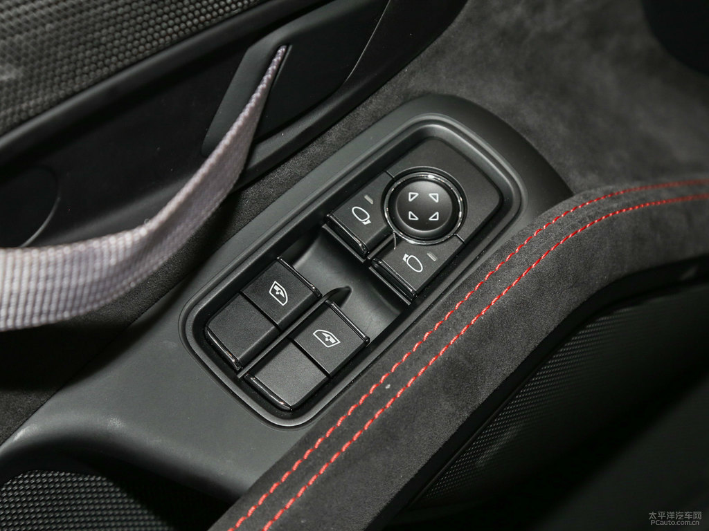 黑色保時(shí)捷911車廂內(nèi)飾圖片