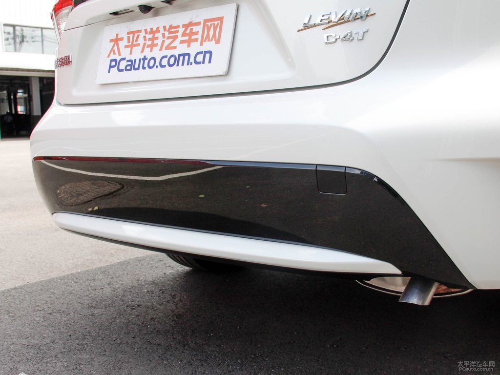 珍珠白雷凌車尾外觀圖片