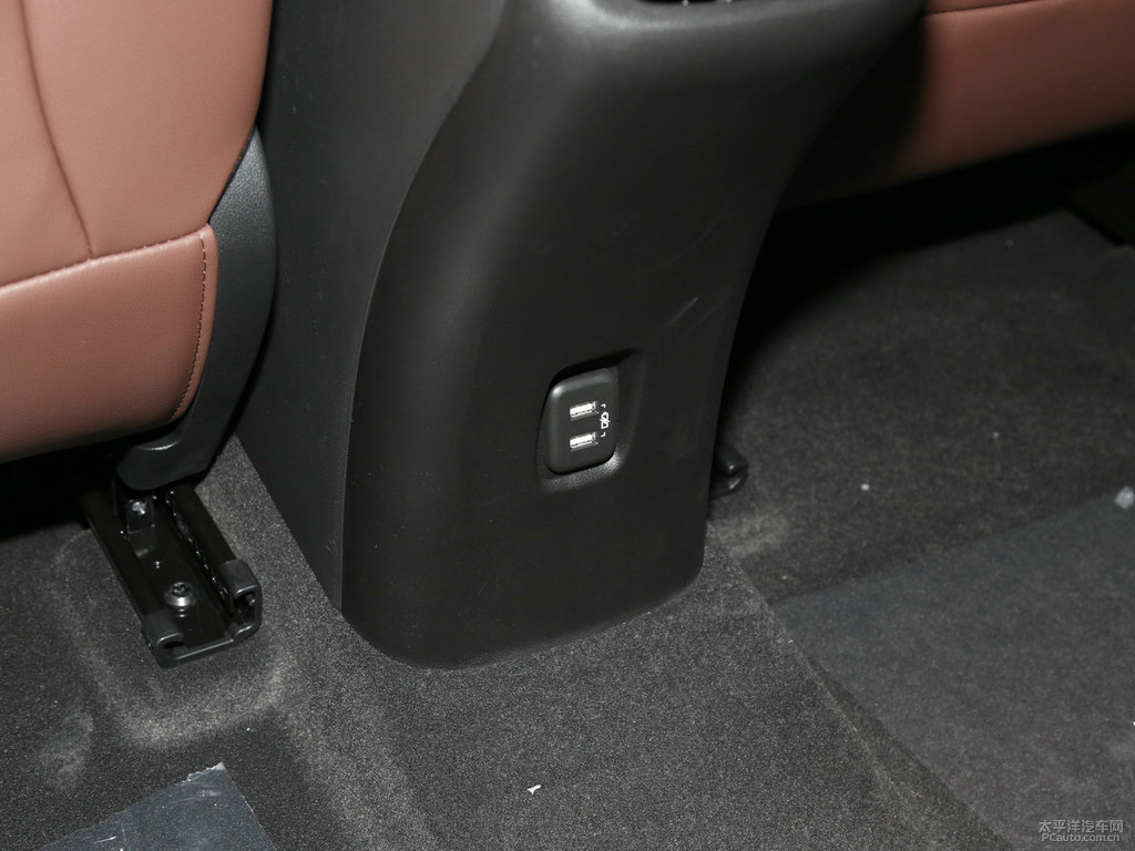 亞麻金別克GL6車廂內(nèi)飾圖片