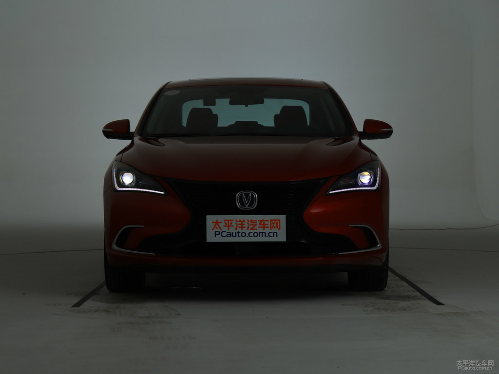 耀動(dòng)紅逸動(dòng)車頭外觀圖片