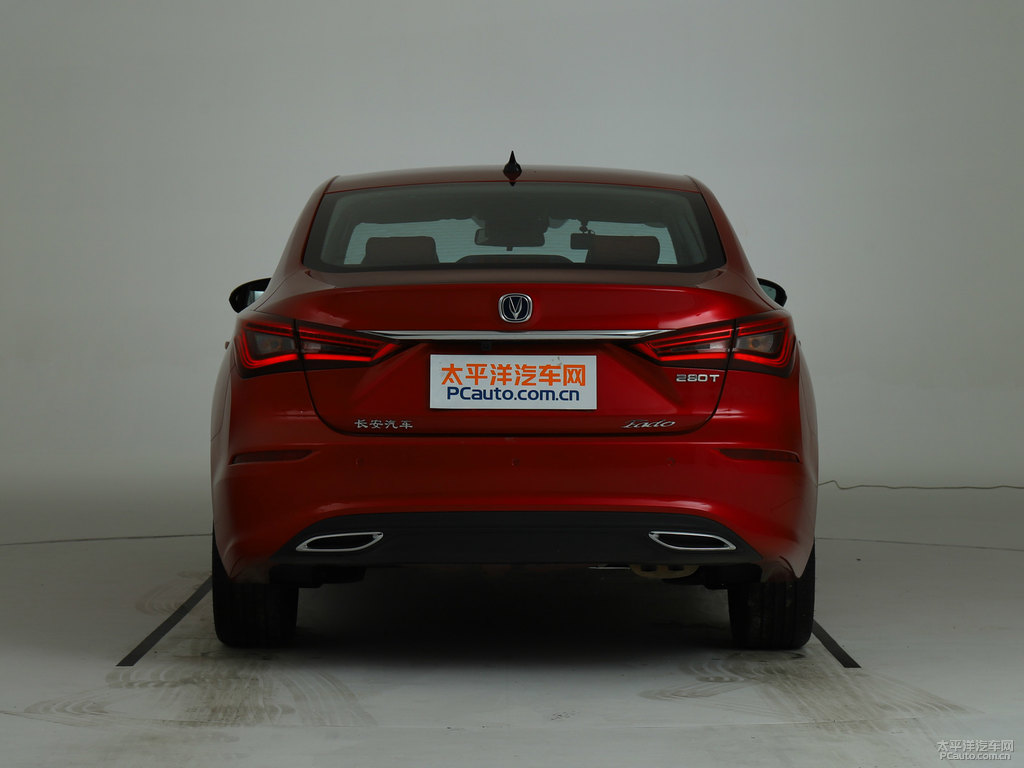 耀動(dòng)紅逸動(dòng)車尾外觀圖片