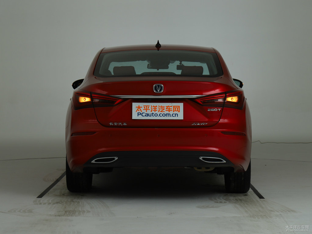 耀動(dòng)紅逸動(dòng)車尾外觀圖片