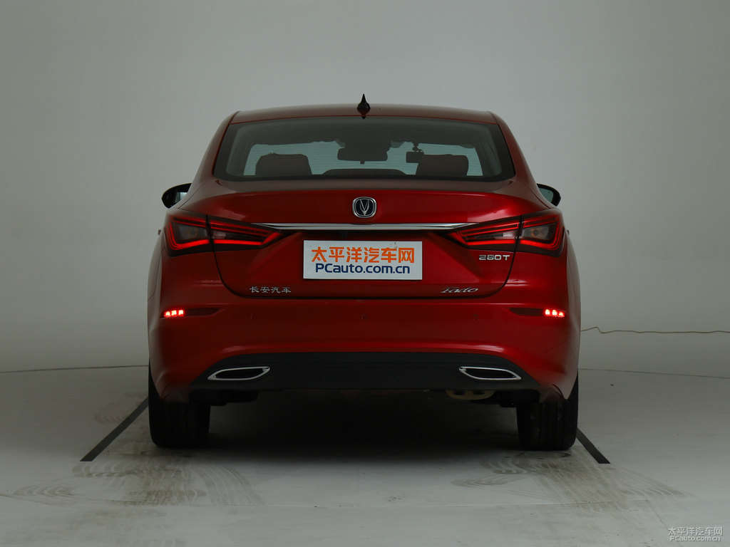 耀動(dòng)紅逸動(dòng)車尾外觀圖片
