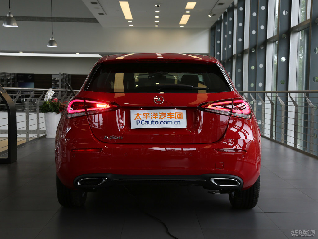 木星紅奔馳A級(jí)(進(jìn)口)車尾外觀圖片