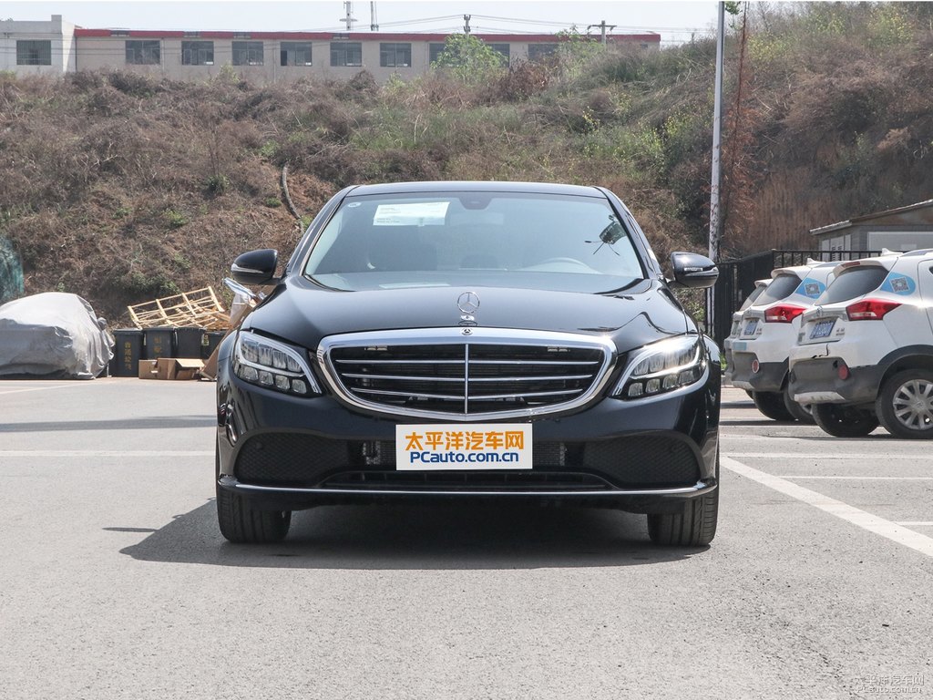 曜巖黑奔馳C級(jí)整車外觀外觀圖片