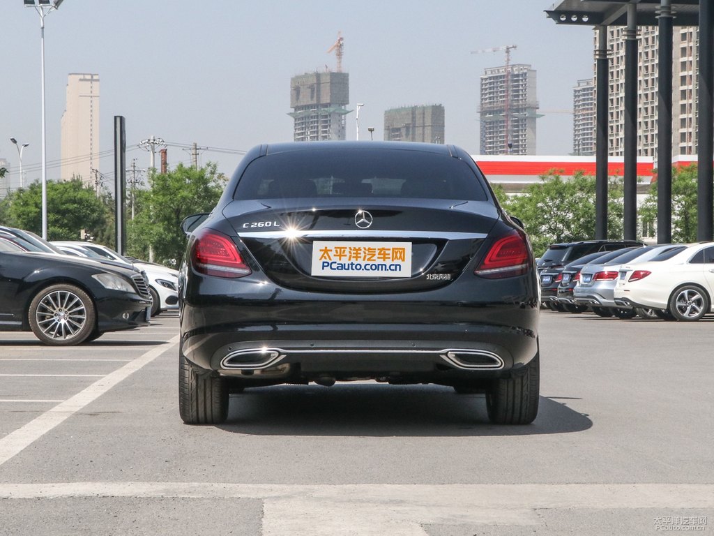 曜巖黑奔馳C級整車外觀外觀圖片