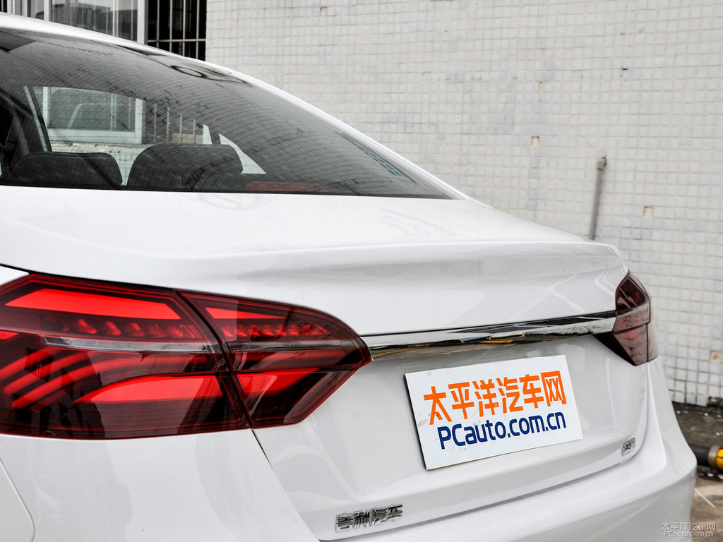冰晶白新帝豪車尾外觀圖片