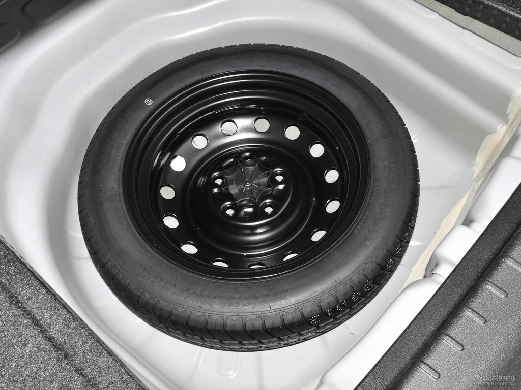冰晶白新帝豪后備廂空間圖片