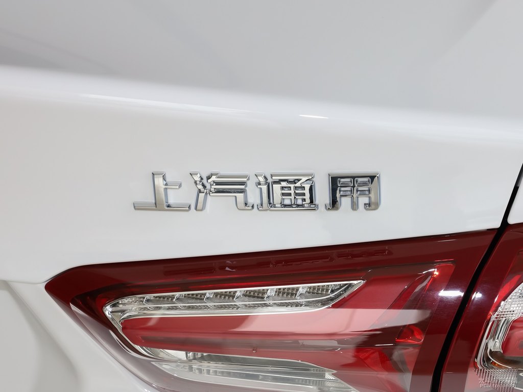 流光白邁銳寶XL車(chē)尾外觀圖片