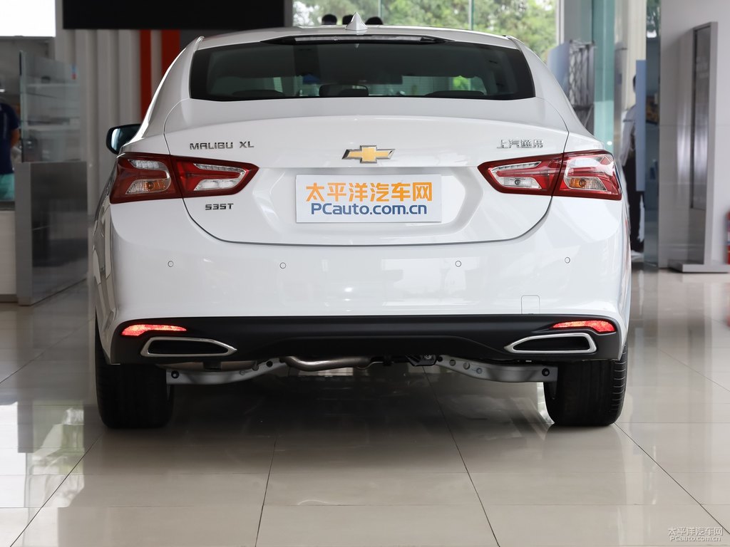 流光白邁銳寶XL車尾外觀圖片