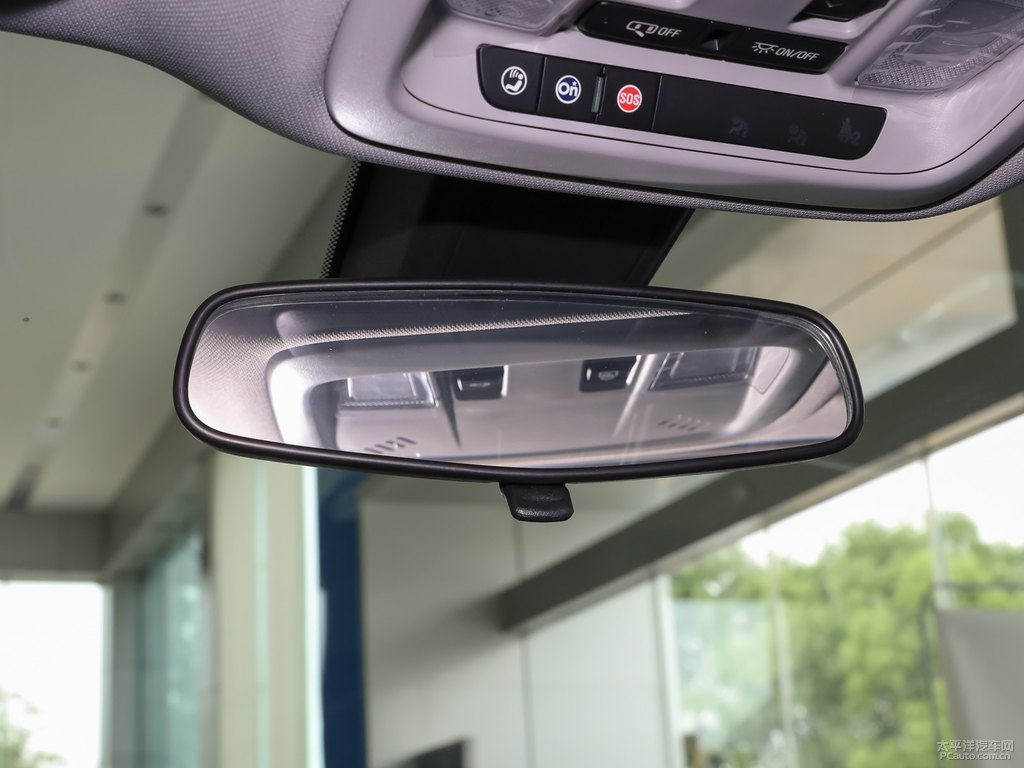 流光白邁銳寶XL車廂內飾圖片