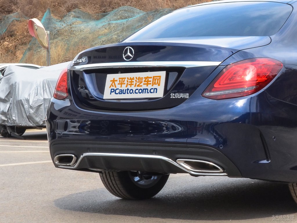 水硅礬鈣石藍(lán)奔馳C級車尾外觀圖片