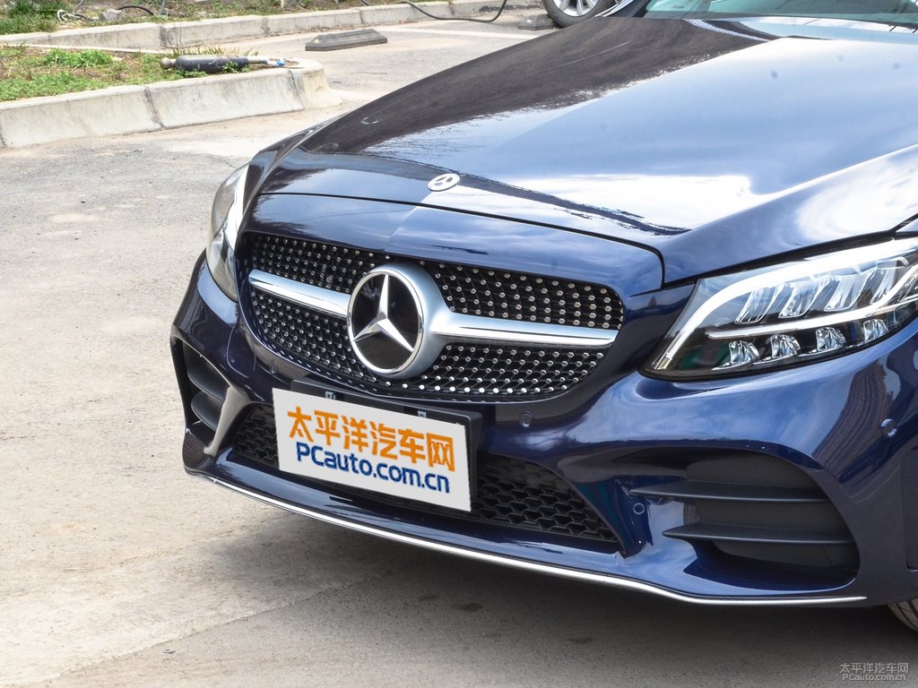 水硅礬鈣石藍(lán)奔馳C級(jí)車(chē)頭外觀圖片