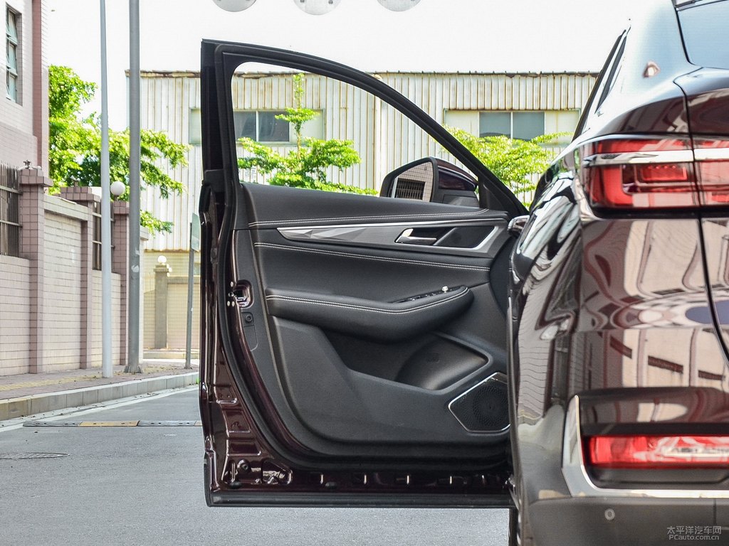 火巖棕長(zhǎng)安CS85 COUPE車廂內(nèi)飾圖片