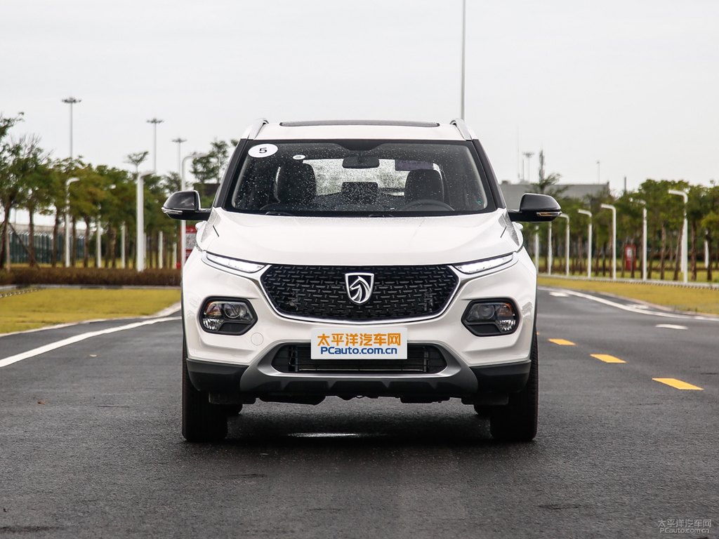 糖果白寶駿510整車(chē)外觀外觀圖片