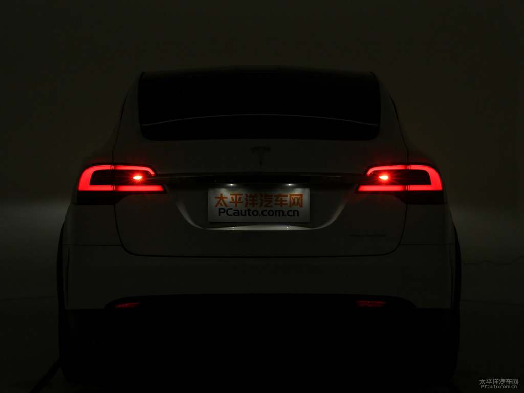 珍珠白Model X車尾外觀圖片