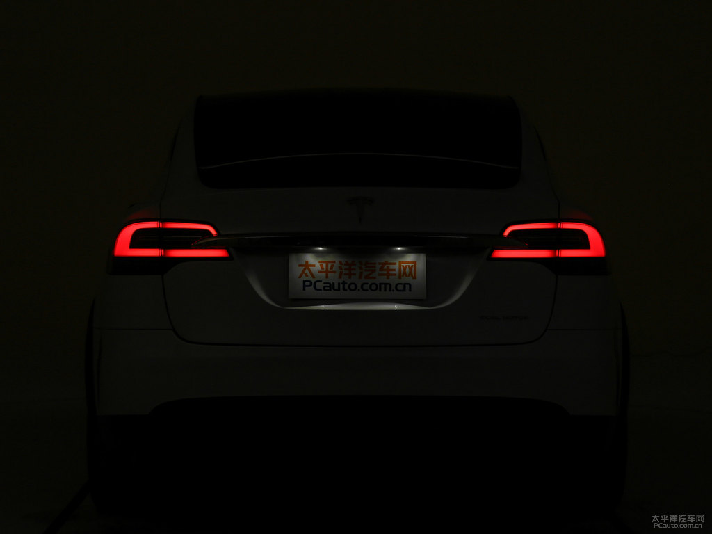 珍珠白Model X車(chē)尾外觀(guān)圖片