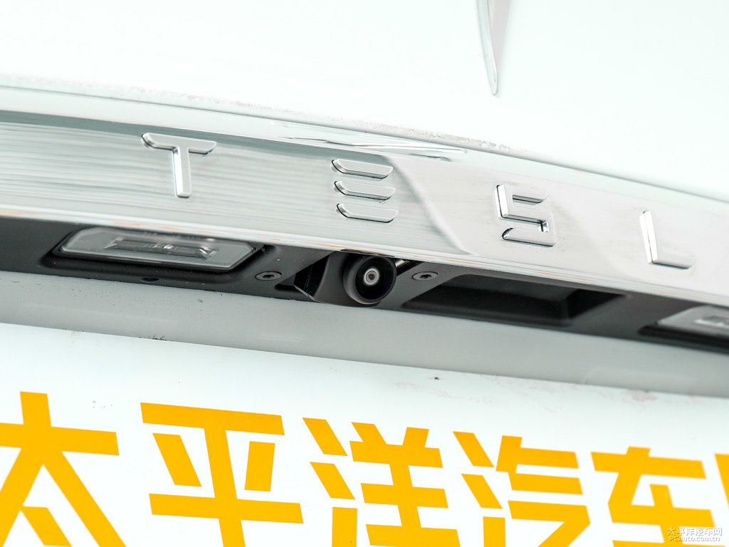 珍珠白Model X車尾外觀圖片