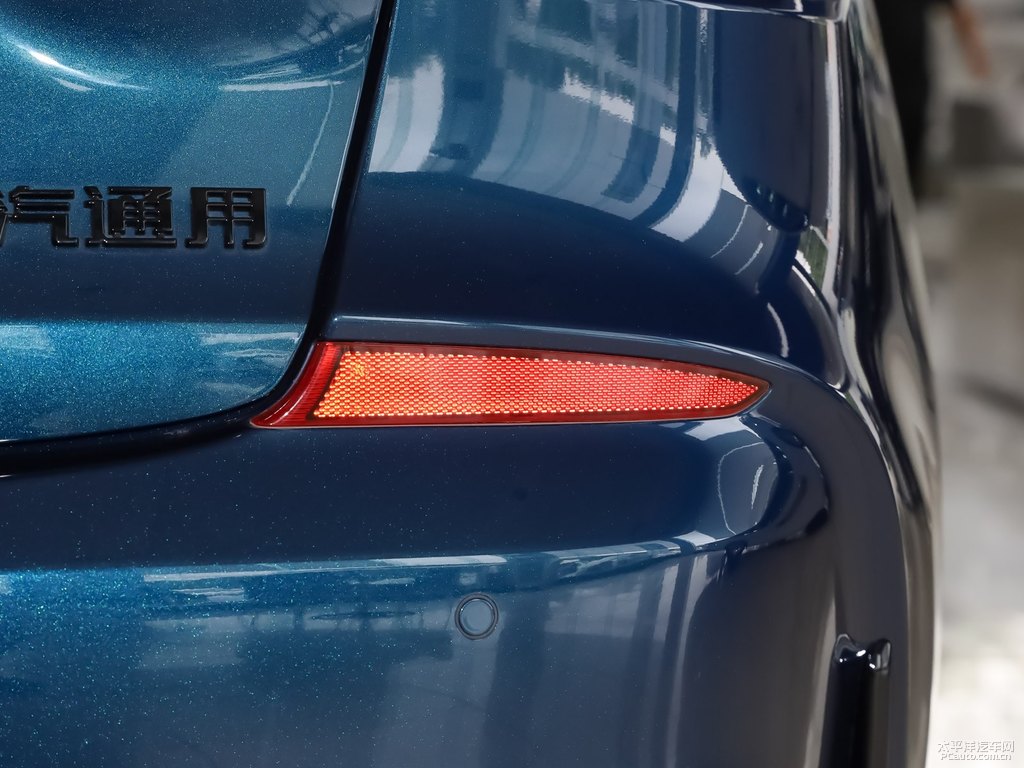 灑脫藍(lán)科魯澤車尾外觀圖片