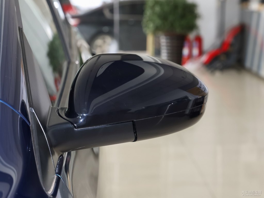 灑脫藍科魯澤車身外觀圖片