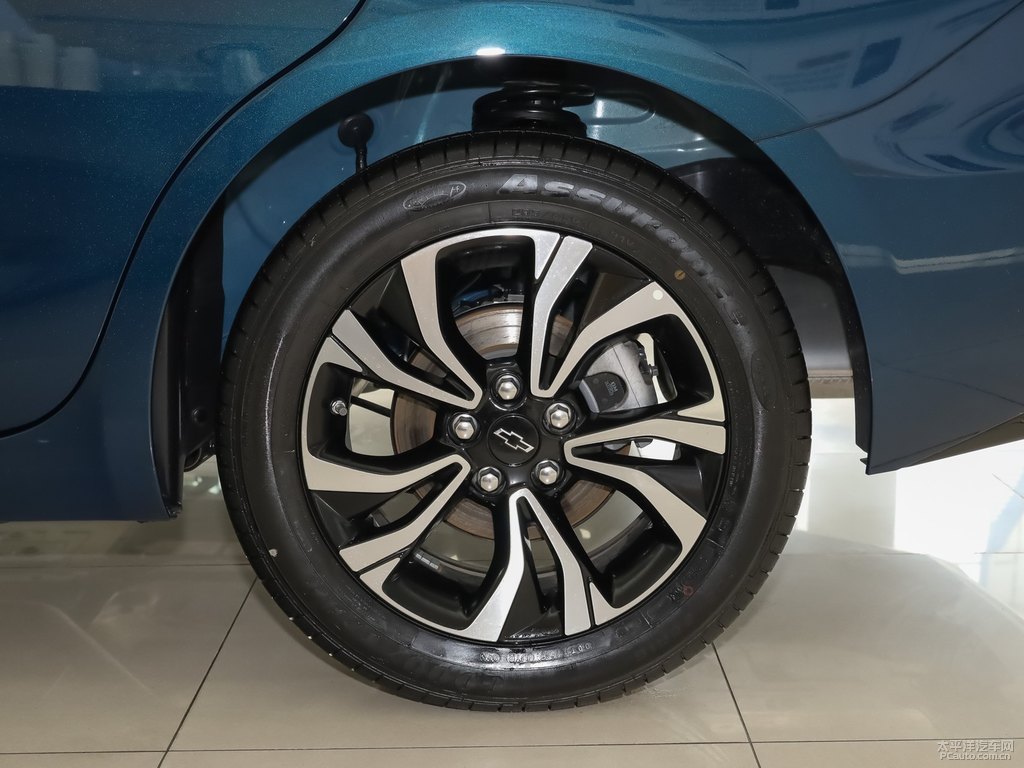 灑脫藍(lán)科魯澤車身外觀圖片