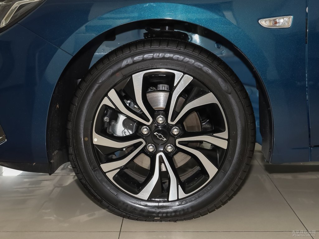 灑脫藍(lán)科魯澤車(chē)身外觀圖片