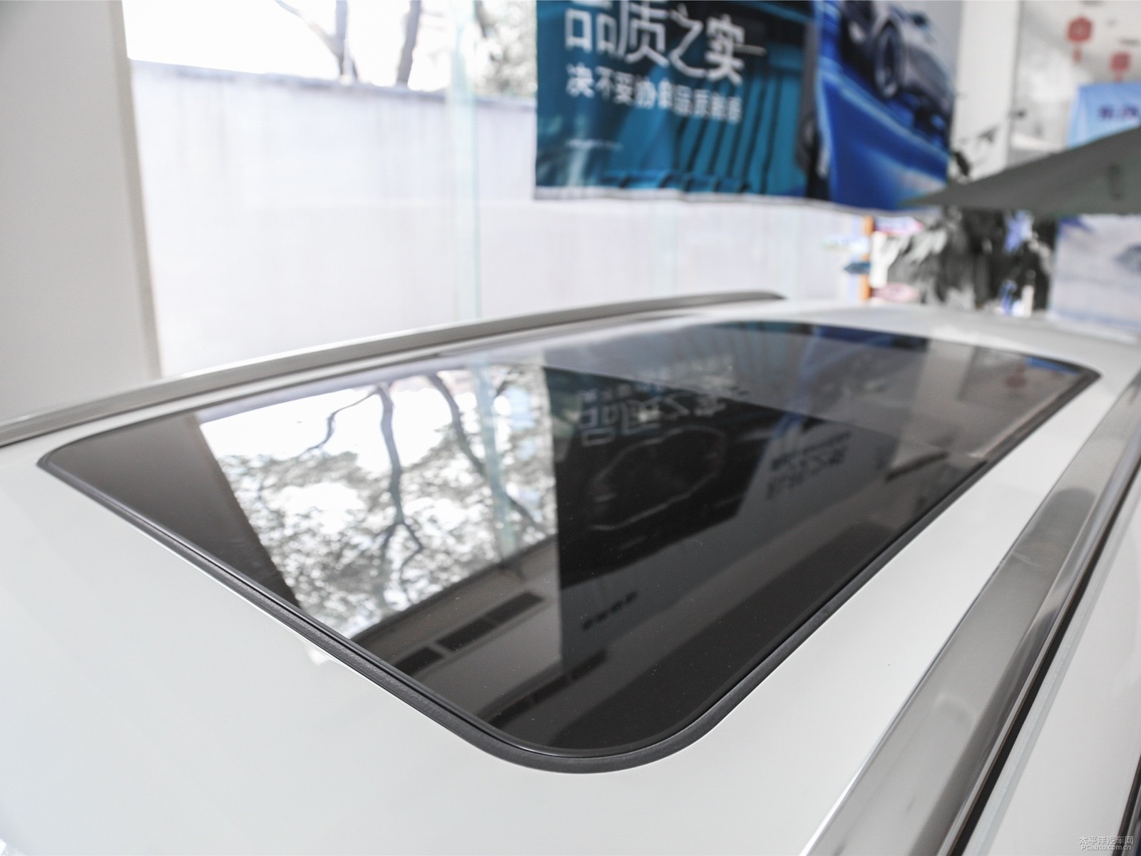 標(biāo)致5008外觀高清大圖