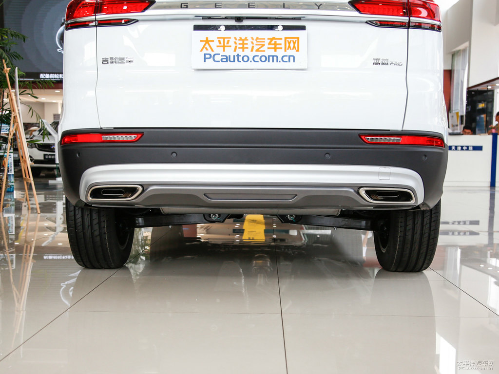 漢玉白博越車尾外觀圖片