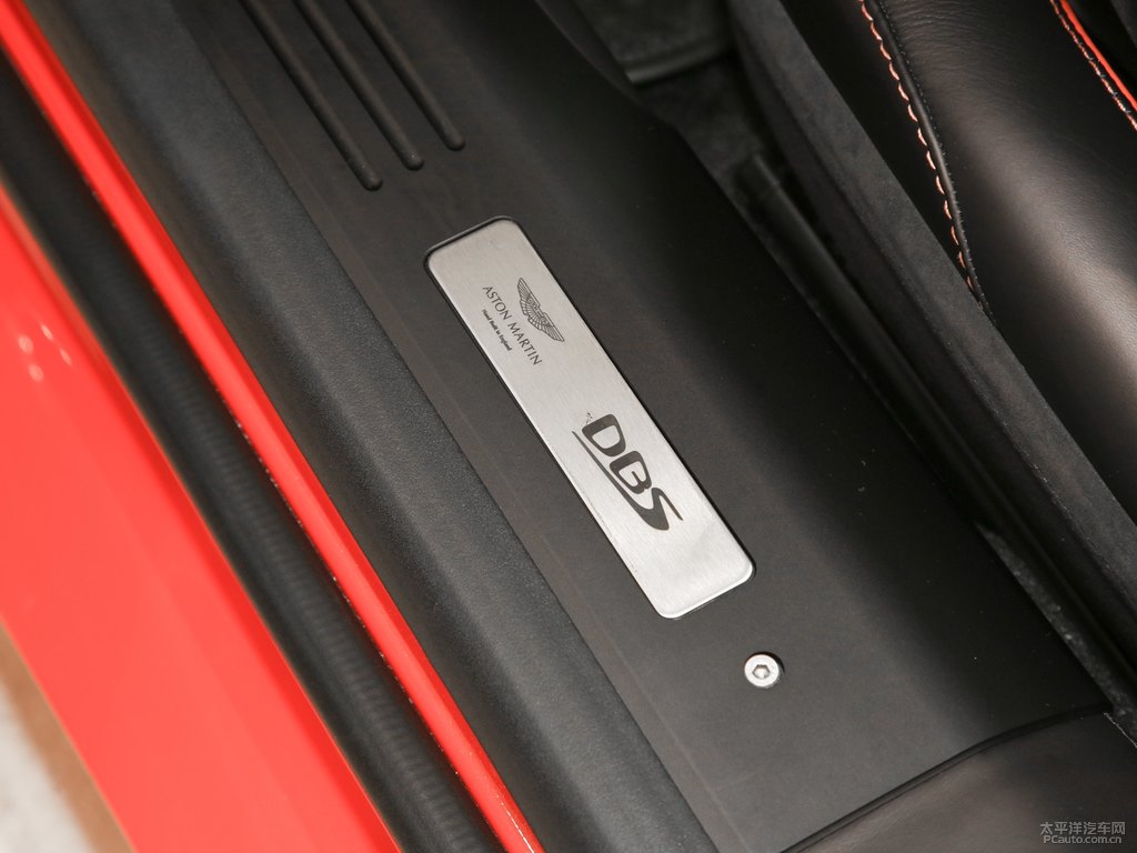 阿斯頓·馬丁DBS車廂內(nèi)飾圖片