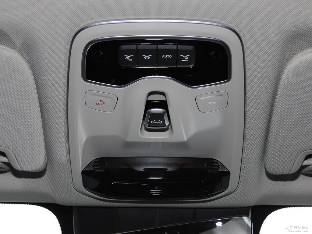 白領克02車廂內飾圖片