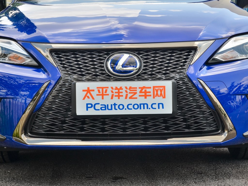 藍焰色雷克薩斯CT車頭外觀圖片
