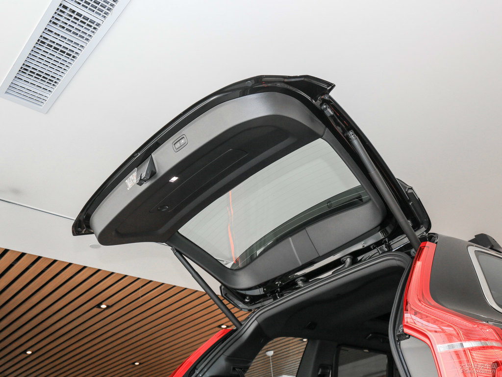 瑪瑙黑沃爾沃XC90后備廂空間圖片
