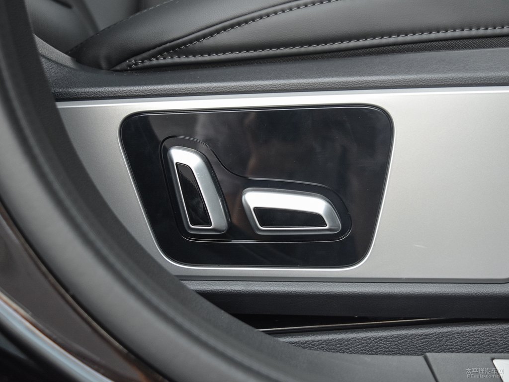 炫晶黑魏牌 VV7車(chē)廂內(nèi)飾圖片