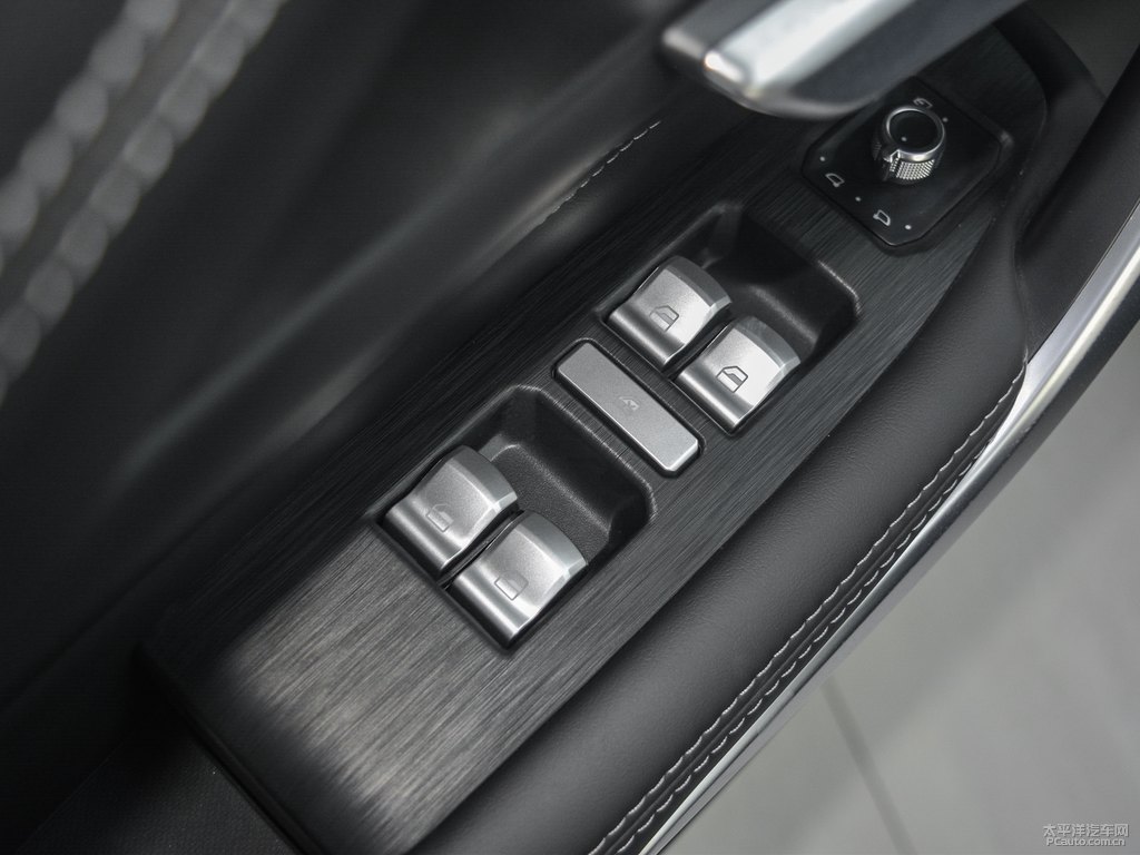 炫晶黑魏牌 VV7車廂內(nèi)飾圖片