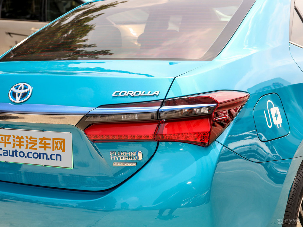 天際藍(lán)金屬色卡羅拉雙擎E+車尾外觀圖片