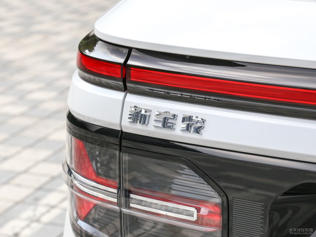 星皓白寶駿RM-5車尾外觀圖片