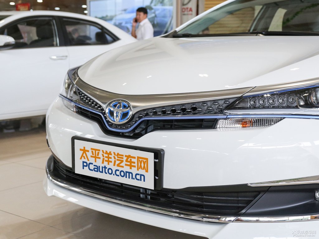 珍珠白色卡羅拉雙擎E+車頭外觀圖片