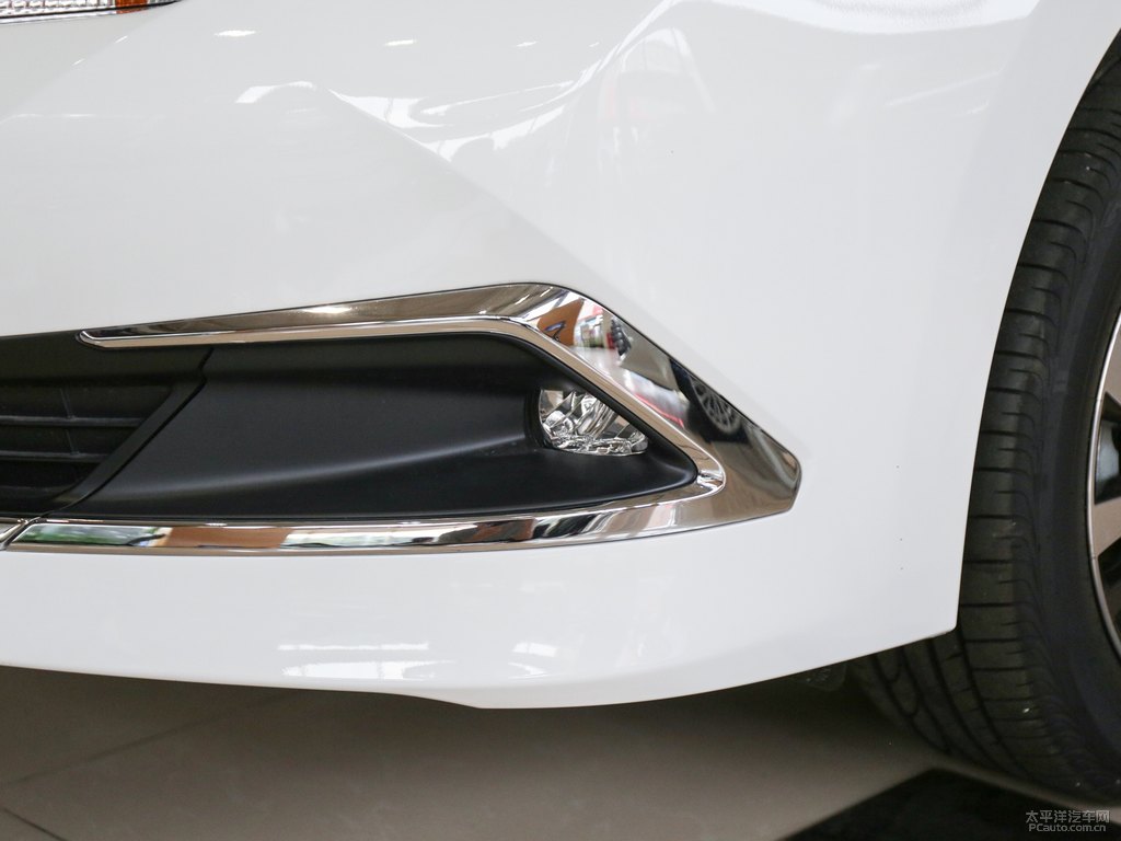 珍珠白色卡羅拉雙擎E+車頭外觀圖片
