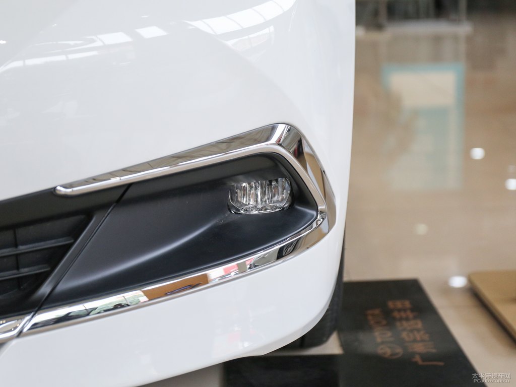 珍珠白色卡羅拉雙擎E+車頭外觀圖片
